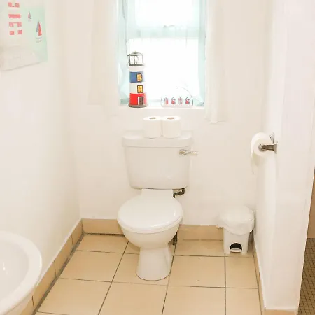 Fuchsia Apartment,